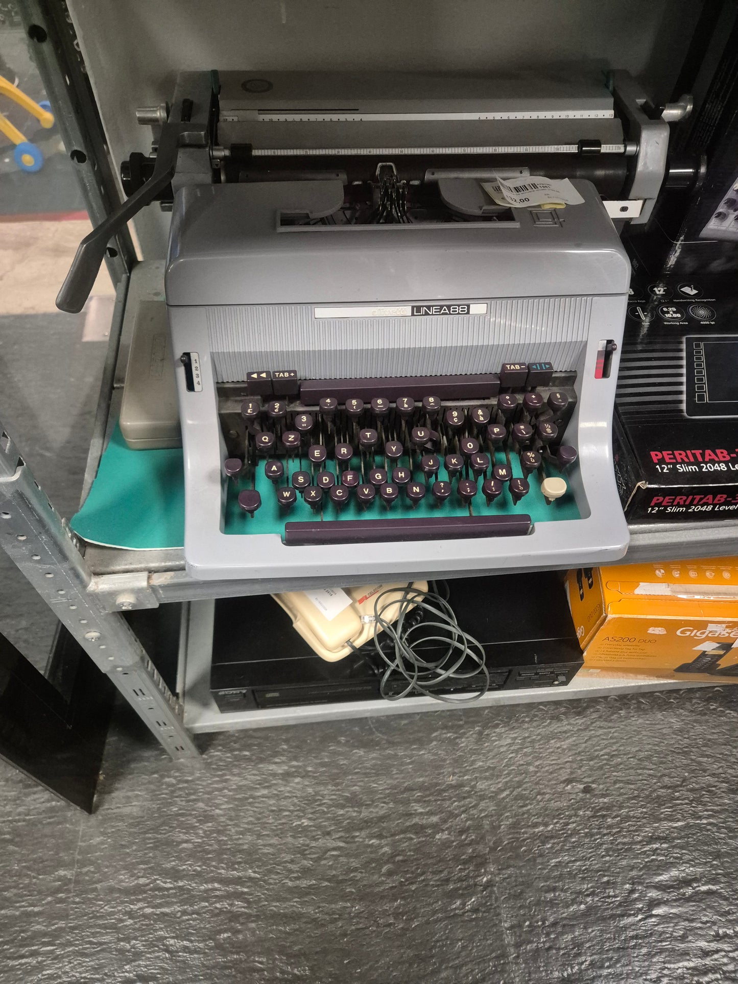Macchina da scrivere Olivetti linea 88