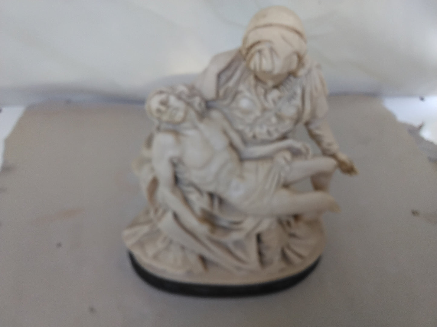 Statuetta pieta