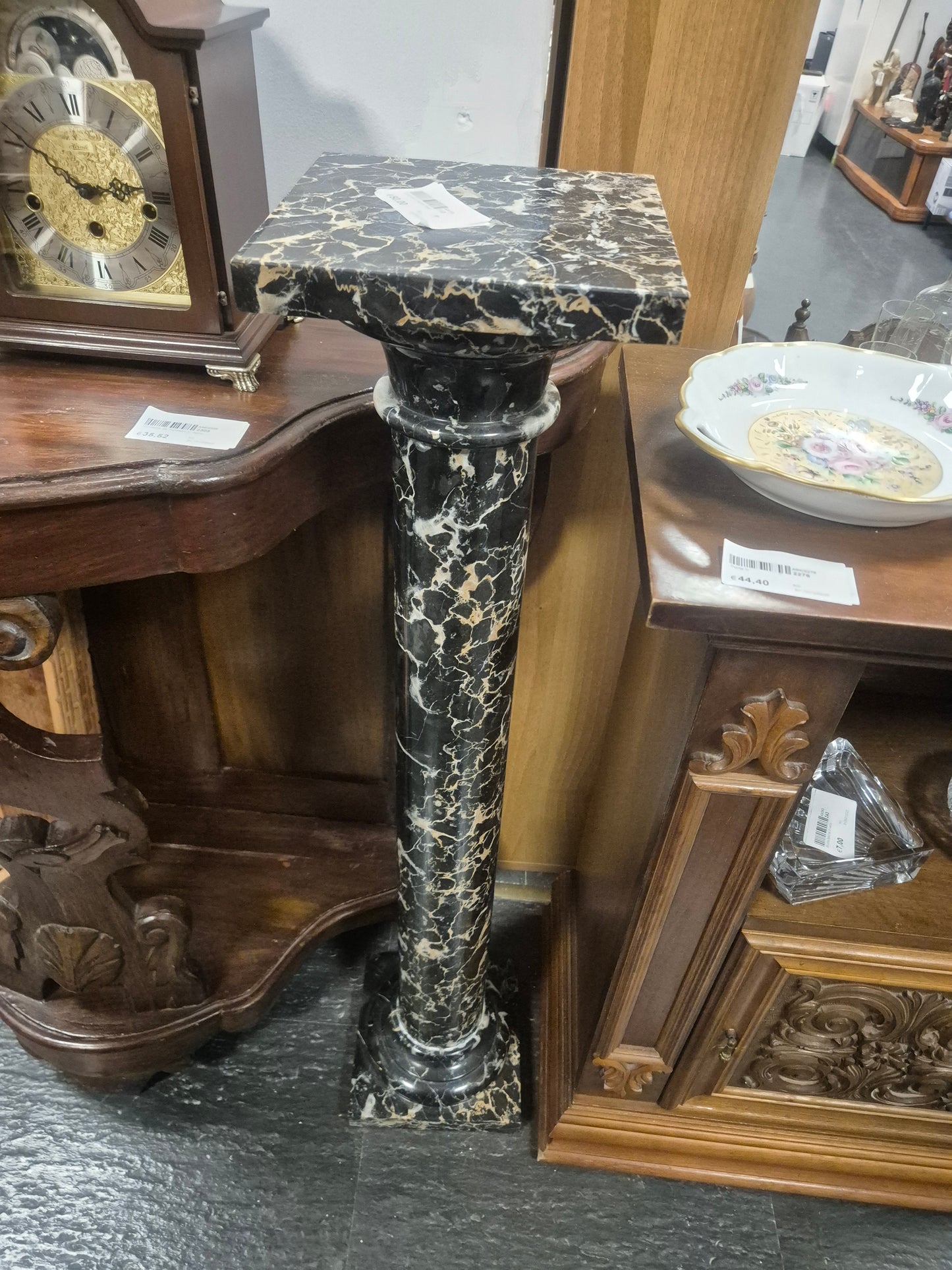 Colonna in marmo nero